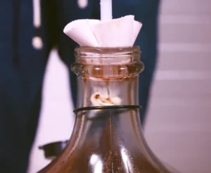 einsetzen eines weinballonreinigers